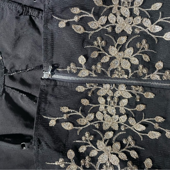 Black and gold zip up top - Picture 6 of 7